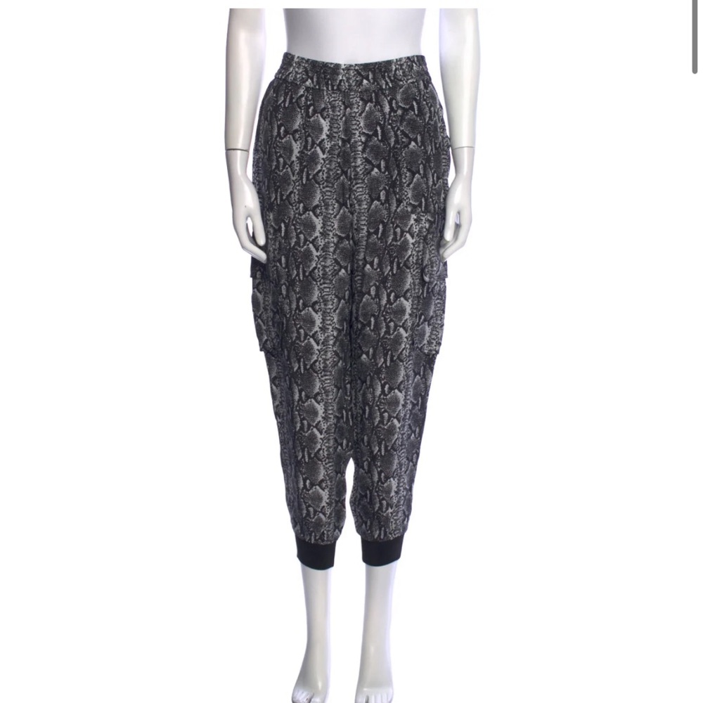 NWT Alice & Olivia Printed Cargo Joggers